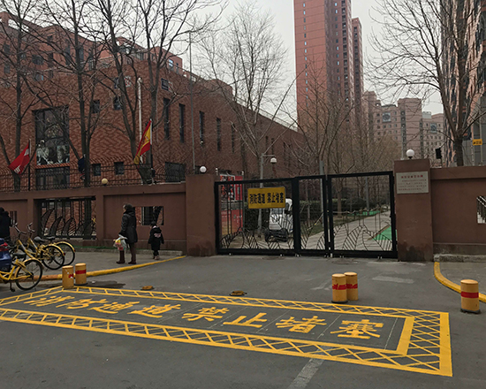 小區門口劃線